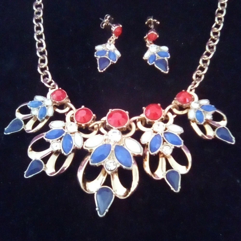 Red White Blue Statement Bib Necklace‎ and Earrings Set Gold Tone Floral Design